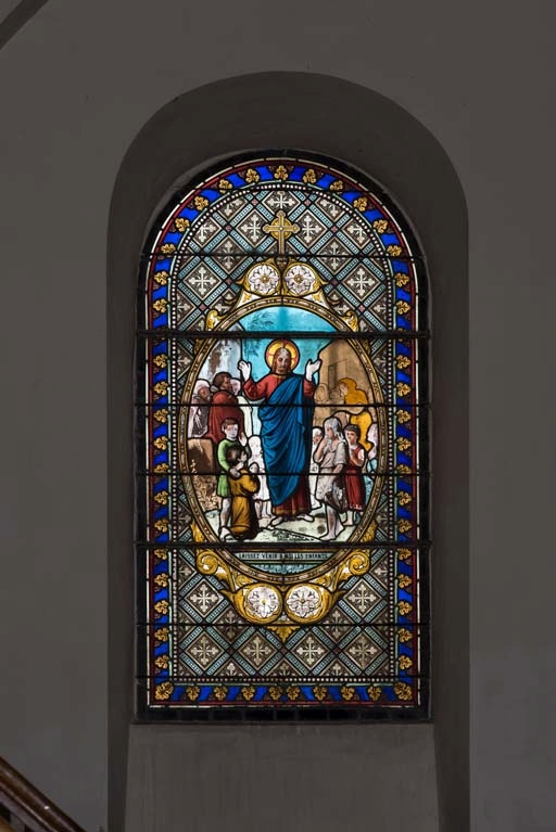 Verrière représentant Jésus bénissant les enfants. © Pierre-Marie Barbe-Richaud / Région Bourgogne-Franche-Comté, Inventaire du patrimoine - 2017