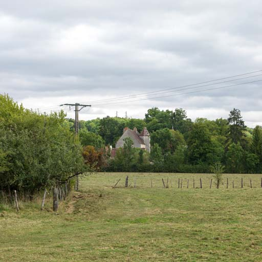 Le château vu de la Grande rue de Blaisy. © Pierre-Marie Barbe-Richaud / Région Bourgogne-Franche-Comté, Inventaire du patrimoine - 2017