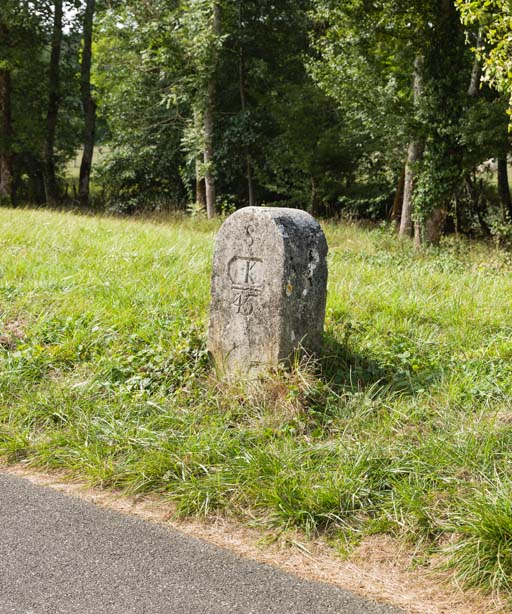 Vue d'ensemble de la borne. © Pierre-Marie Barbe-Richaud / Région Bourgogne-Franche-Comté, Inventaire du patrimoine - 2017