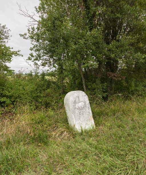 Vue d'ensemble de la borne. © Pierre-Marie Barbe-Richaud / Région Bourgogne-Franche-Comté, Inventaire du patrimoine - 2017