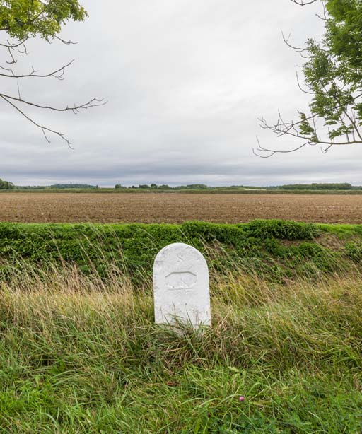 Vue d'ensemble de la borne. © Pierre-Marie Barbe-Richaud / Région Bourgogne-Franche-Comté, Inventaire du patrimoine - 2017