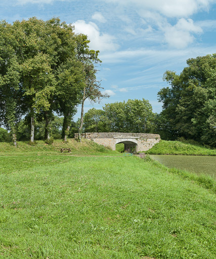 Vue d'ensemble du pont et du site. © Pierre-Marie Barbe-Richaud / Région Bourgogne-Franche-Comté, Inventaire du patrimoine - 2017