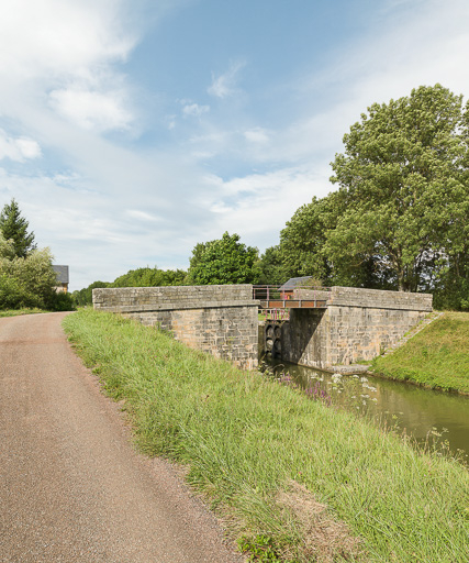 Vue d'ensemble du pont. © Pierre-Marie Barbe-Richaud / Région Bourgogne-Franche-Comté, Inventaire du patrimoine - 2017