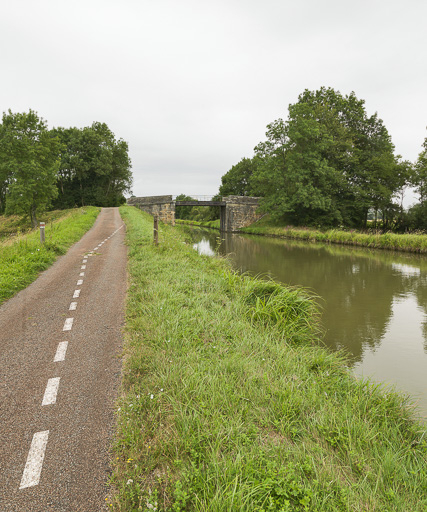 Vue d'ensemble du pont et du site. © Pierre-Marie Barbe-Richaud / Région Bourgogne-Franche-Comté, Inventaire du patrimoine - 2017