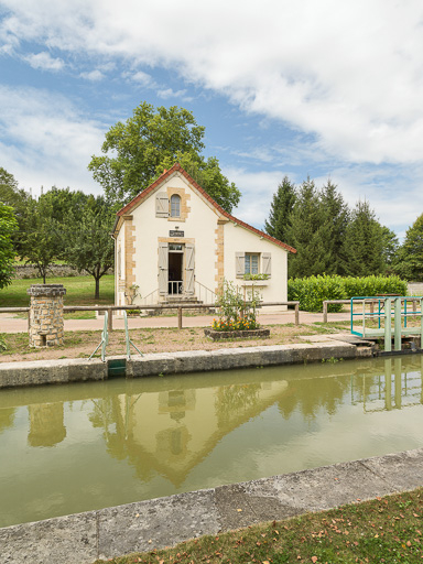 Vue de la maison éclusière. © Pierre-Marie Barbe-Richaud / Région Bourgogne-Franche-Comté, Inventaire du patrimoine - 2017
