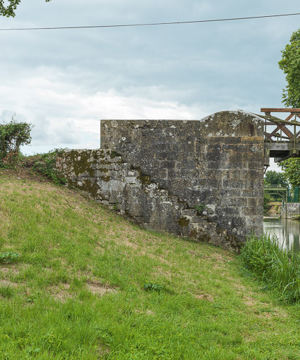 Détail d'une culée en moellons. © Pierre-Marie Barbe-Richaud / Région Bourgogne-Franche-Comté, Inventaire du patrimoine - 2017