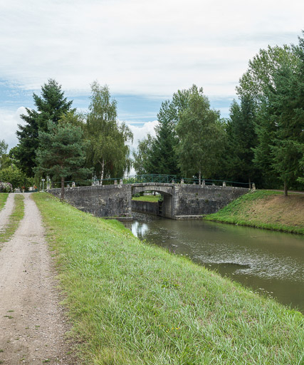 Vue d'ensemble du pont. © Pierre-Marie Barbe-Richaud / Région Bourgogne-Franche-Comté, Inventaire du patrimoine - 2017