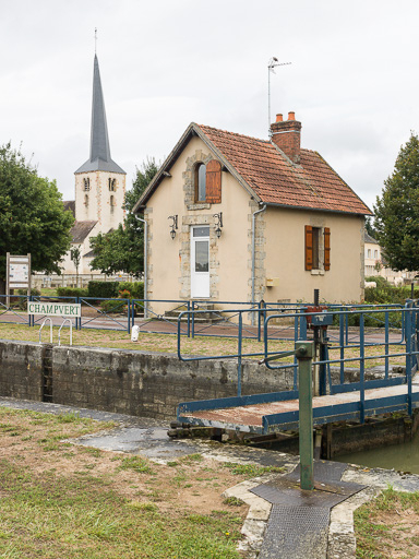 Le sas et la maison éclusière. © Pierre-Marie Barbe-Richaud / Région Bourgogne-Franche-Comté, Inventaire du patrimoine - 2017