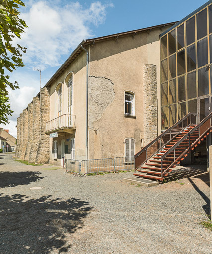 Vue du bâtiment et des contreforts. © Pierre-Marie Barbe-Richaud / Région Bourgogne-Franche-Comté, Inventaire du patrimoine - 2017