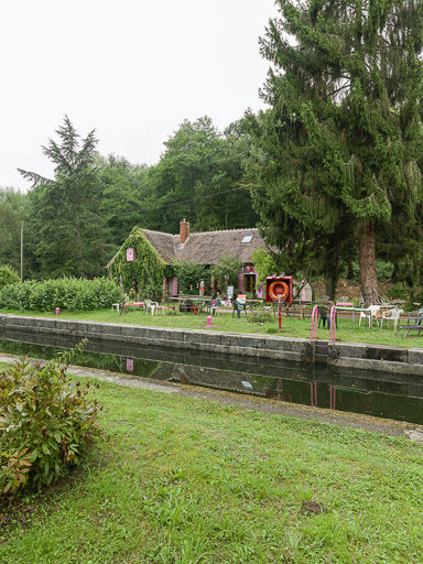 Vue du sas et de la maison éclusière. © Pierre-Marie Barbe-Richaud / Région Bourgogne-Franche-Comté, Inventaire du patrimoine - 2017