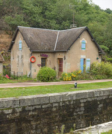 Vue de la maison éclusière. © Pierre-Marie Barbe-Richaud / Région Bourgogne-Franche-Comté, Inventaire du patrimoine - 2017