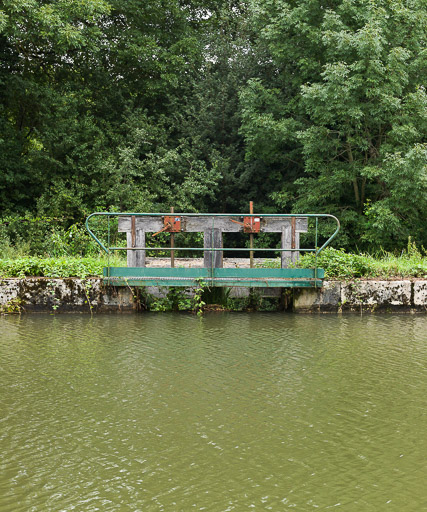 Vue du déversoir de fond. © Pierre-Marie Barbe-Richaud / Région Bourgogne-Franche-Comté, Inventaire du patrimoine - 2017