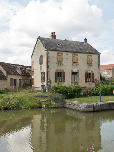Vue de la maison éclusière. © Pierre-Marie Barbe-Richaud / Région Bourgogne-Franche-Comté, Inventaire du patrimoine - 2017