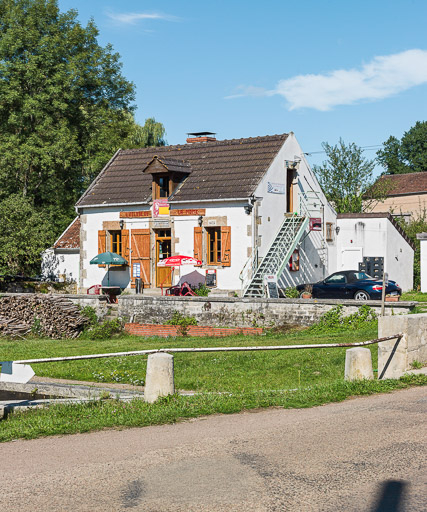 Vue de la maison éclusière. © Pierre-Marie Barbe-Richaud / Région Bourgogne-Franche-Comté, Inventaire du patrimoine - 2017