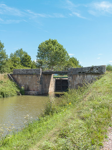 Vue d'ensemble du pont. © Pierre-Marie Barbe-Richaud / Région Bourgogne-Franche-Comté, Inventaire du patrimoine - 2017
