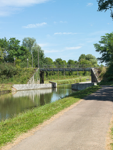 Vue d'ensemble du pont. © Pierre-Marie Barbe-Richaud / Région Bourgogne-Franche-Comté, Inventaire du patrimoine - 2017