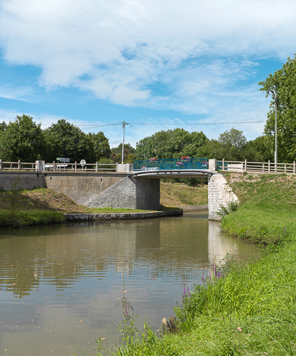 Vue d'ensemble du pont. © Pierre-Marie Barbe-Richaud / Région Bourgogne-Franche-Comté, Inventaire du patrimoine - 2017