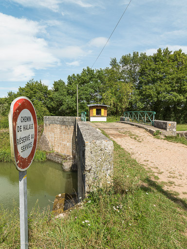 Vue du pont. © Pierre-Marie Barbe-Richaud / Région Bourgogne-Franche-Comté, Inventaire du patrimoine - 2017