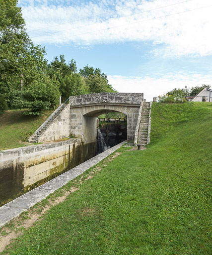 Vue d'ensemble du pont. © Pierre-Marie Barbe-Richaud / Région Bourgogne-Franche-Comté, Inventaire du patrimoine - 2017