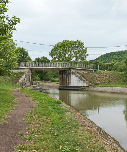 Vue d'ensemble du pont. © Pierre-Marie Barbe-Richaud / Région Bourgogne-Franche-Comté, Inventaire du patrimoine - 2017