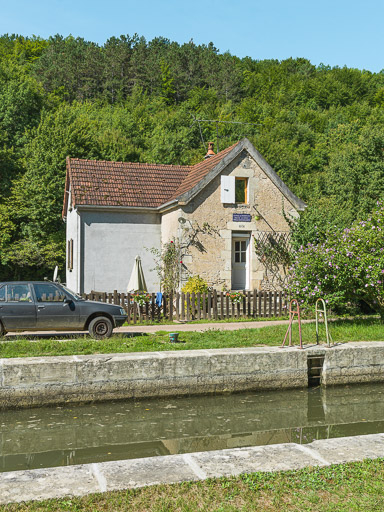 Vue de la maison éclusière. © Pierre-Marie Barbe-Richaud / Région Bourgogne-Franche-Comté, Inventaire du patrimoine - 2017