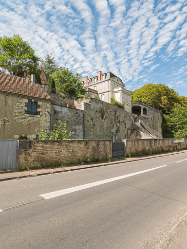 Vue du château. © Pierre-Marie Barbe-Richaud / Région Bourgogne-Franche-Comté, Inventaire du patrimoine - 2017