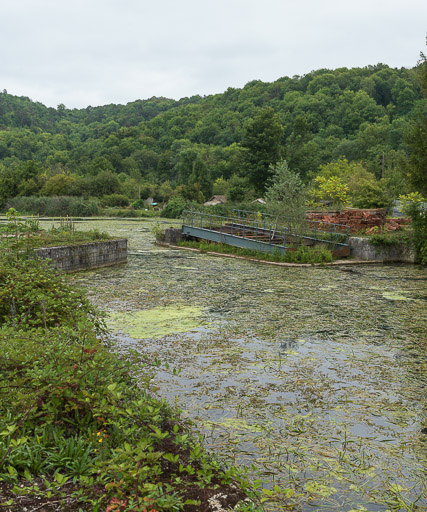 Vue du site, où subsiste l'ossature métallique du pont tournant. © Pierre-Marie Barbe-Richaud / Région Bourgogne-Franche-Comté, Inventaire du patrimoine - 2017