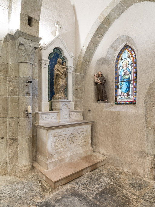 Autel dédié à la Vierge. © Pierre-Marie Barbe-Richaud / Région Bourgogne-Franche-Comté, Inventaire du patrimoine - 2017