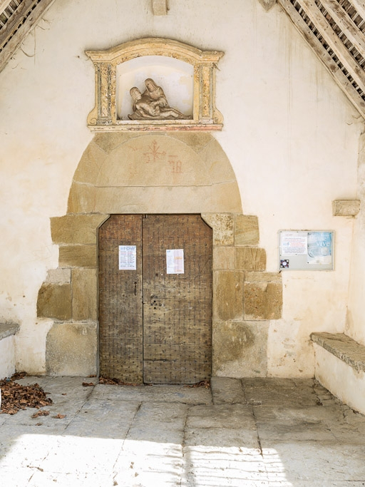 Vue d'ensemble avec la porte. © Pierre-Marie Barbe-Richaud / Région Bourgogne-Franche-Comté, Inventaire du patrimoine - 2017