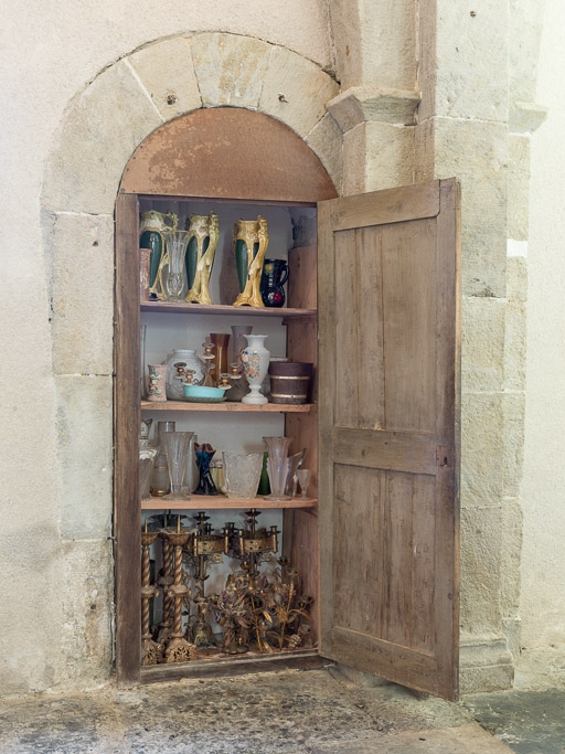 Nef, troisième travée, élévation sud, porte murée transformée en placard. © Pierre-Marie Barbe-Richaud / Région Bourgogne-Franche-Comté, Inventaire du patrimoine - 2017