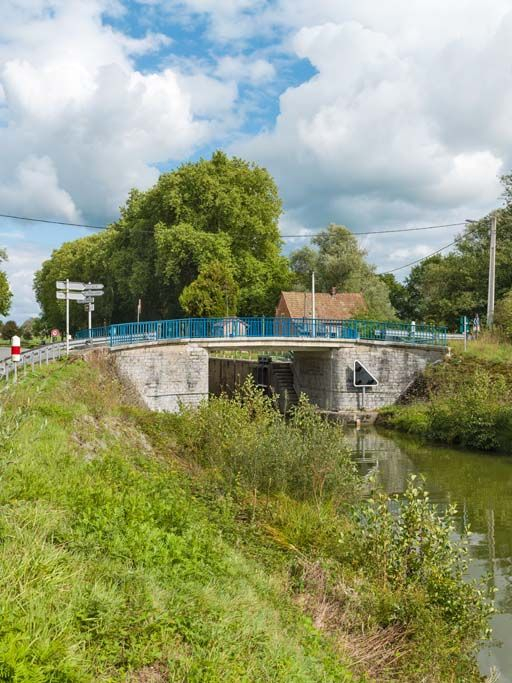 Vue d'ensemble du pont. © Pierre-Marie Barbe-Richaud / Région Bourgogne-Franche-Comté, Inventaire du patrimoine - 2017