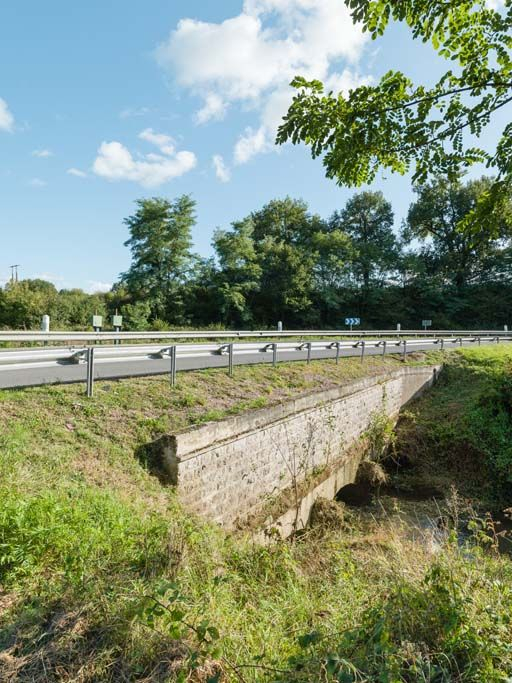 Vue de l'aqueduc. © Pierre-Marie Barbe-Richaud / Région Bourgogne-Franche-Comté, Inventaire du patrimoine - 2017