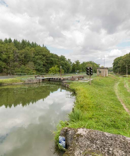 Vue d'ensemble du site d'écluse. © Pierre-Marie Barbe-Richaud / Région Bourgogne-Franche-Comté, Inventaire du patrimoine - 2017