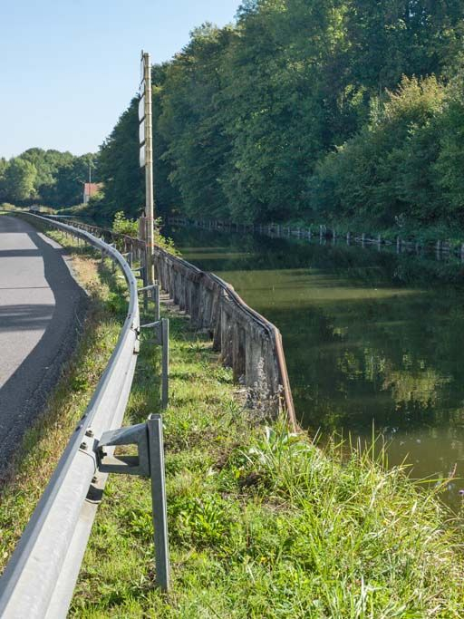 Vue du garde-corps métallique ancien. © Pierre-Marie Barbe-Richaud / Région Bourgogne-Franche-Comté, Inventaire du patrimoine - 2017