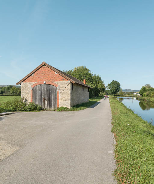 Vue d'ensemble de la remise, rive gauche. © Pierre-Marie Barbe-Richaud / Région Bourgogne-Franche-Comté, Inventaire du patrimoine - 2017