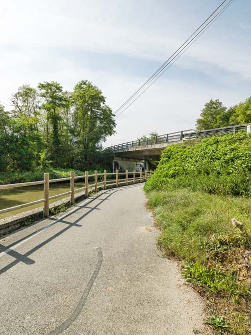 Vue d'ensemble du pont et du canal. © Pierre-Marie Barbe-Richaud / Région Bourgogne-Franche-Comté, Inventaire du patrimoine - 2017