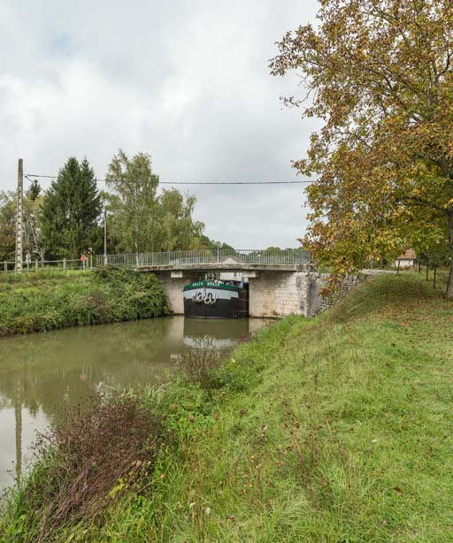 Vue d'ensemble du pont. © Pierre-Marie Barbe-Richaud / Région Bourgogne-Franche-Comté, Inventaire du patrimoine - 2017