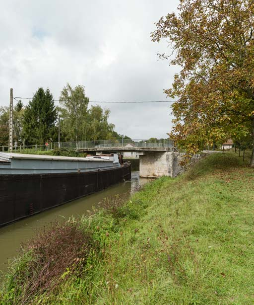 Vue d'ensemble du pont. © Pierre-Marie Barbe-Richaud / Région Bourgogne-Franche-Comté, Inventaire du patrimoine - 2017