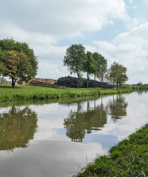 Vue d'ensemble de la scierie et du canal. © Pierre-Marie Barbe-Richaud / Région Bourgogne-Franche-Comté, Inventaire du patrimoine - 2017