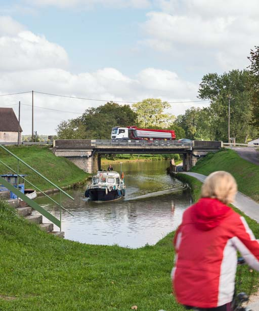 Vue d'ensemble du pont. © Pierre-Marie Barbe-Richaud / Région Bourgogne-Franche-Comté, Inventaire du patrimoine - 2017