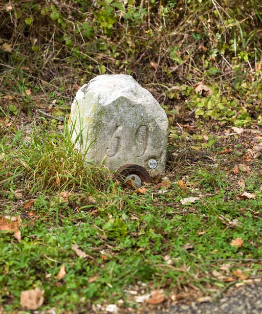 Vue d'ensemble de la borne. © Pierre-Marie Barbe-Richaud / Région Bourgogne-Franche-Comté, Inventaire du patrimoine - 2017