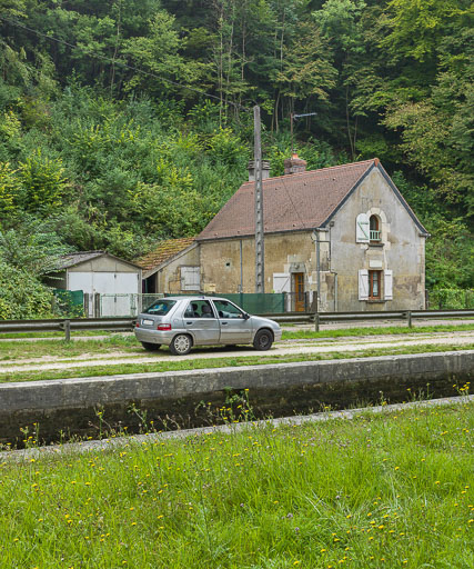 Vue du sas et de la maison éclusière. © Pierre-Marie Barbe-Richaud / Région Bourgogne-Franche-Comté, Inventaire du patrimoine - 2017