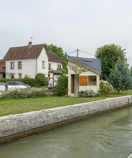 Maison du garde barrière. © Pierre-Marie Barbe-Richaud / Région Bourgogne-Franche-Comté, Inventaire du patrimoine - 2017