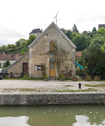 Mur pignon de la maison éclusière © Pierre-Marie Barbe-Richaud / Région Bourgogne-Franche-Comté, Inventaire du patrimoine - 2017