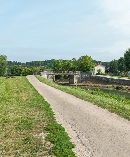 Vue du site. © Pierre-Marie Barbe-Richaud / Région Bourgogne-Franche-Comté, Inventaire du patrimoine - 2017