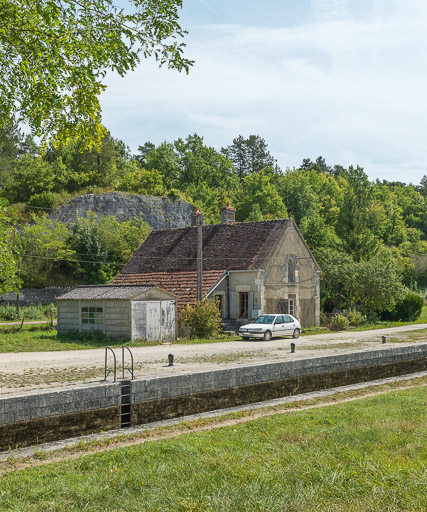 Vue de la maison éclusière. © Pierre-Marie Barbe-Richaud / Région Bourgogne-Franche-Comté, Inventaire du patrimoine - 2017