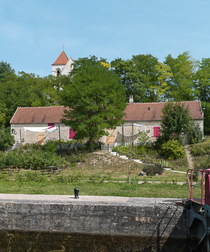 Vue du sas et de la maison éclusière. © Pierre-Marie Barbe-Richaud / Région Bourgogne-Franche-Comté, Inventaire du patrimoine - 2017