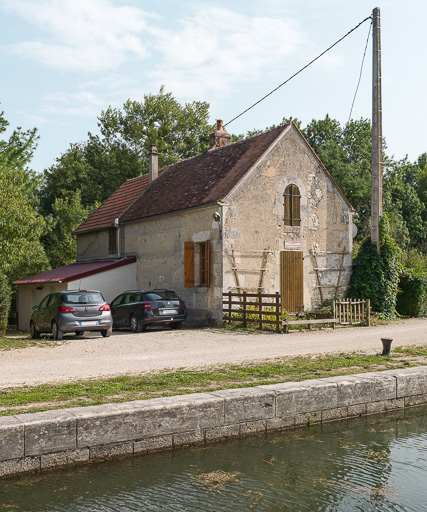 Vue de la maison éclusière. © Pierre-Marie Barbe-Richaud / Région Bourgogne-Franche-Comté, Inventaire du patrimoine - 2017