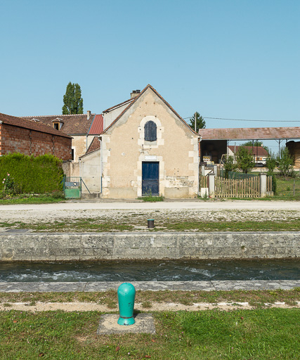 Vue de la maison éclusière. © Pierre-Marie Barbe-Richaud / Région Bourgogne-Franche-Comté, Inventaire du patrimoine - 2017