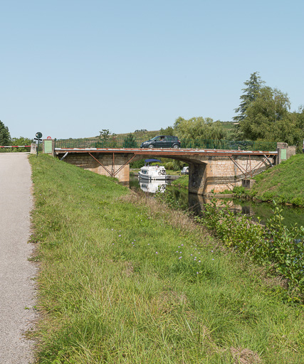 Vue du pont. © Pierre-Marie Barbe-Richaud / Région Bourgogne-Franche-Comté, Inventaire du patrimoine - 2017